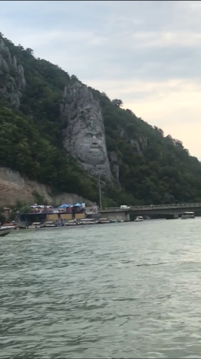 Statua Decebela u steni