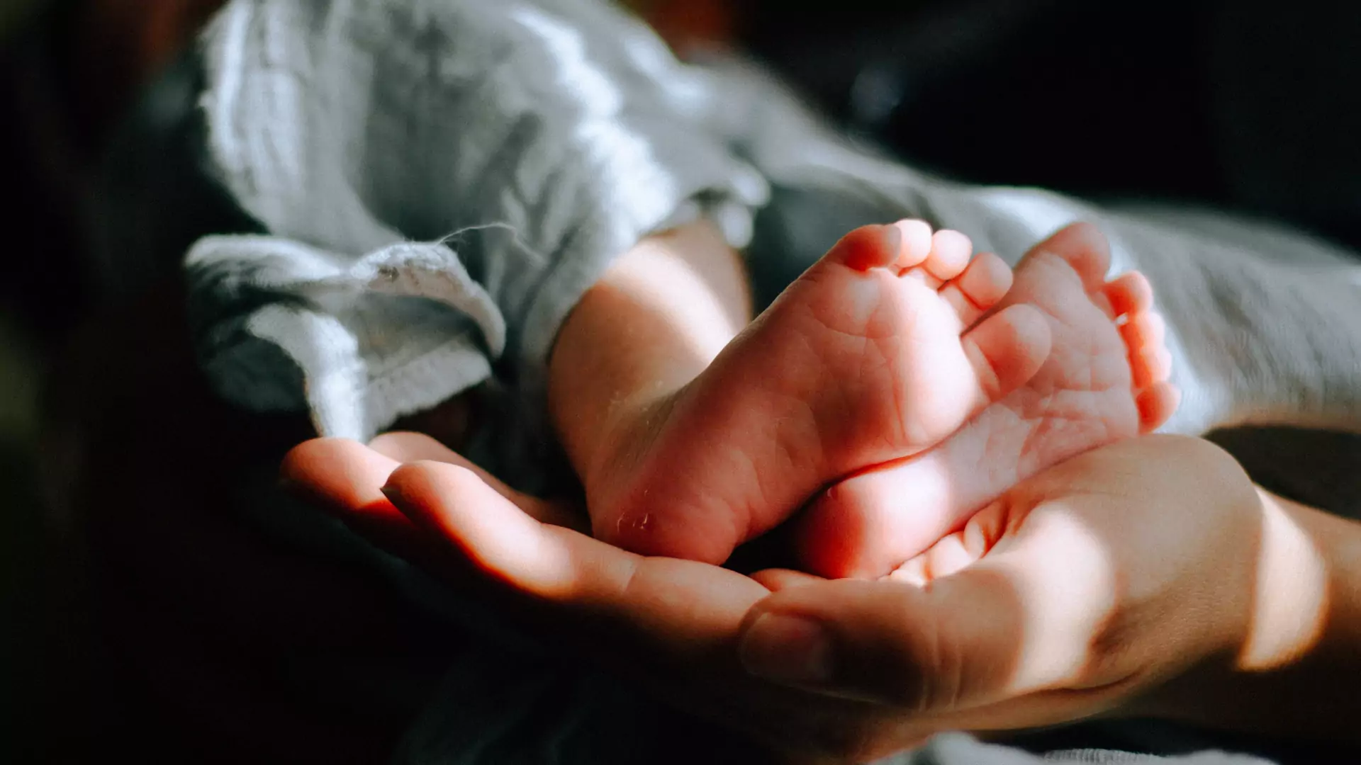 Kobieta zakażona koronawirusem nie pamiętała swojego porodu. "Nie wiedziałam, że urodziłam"