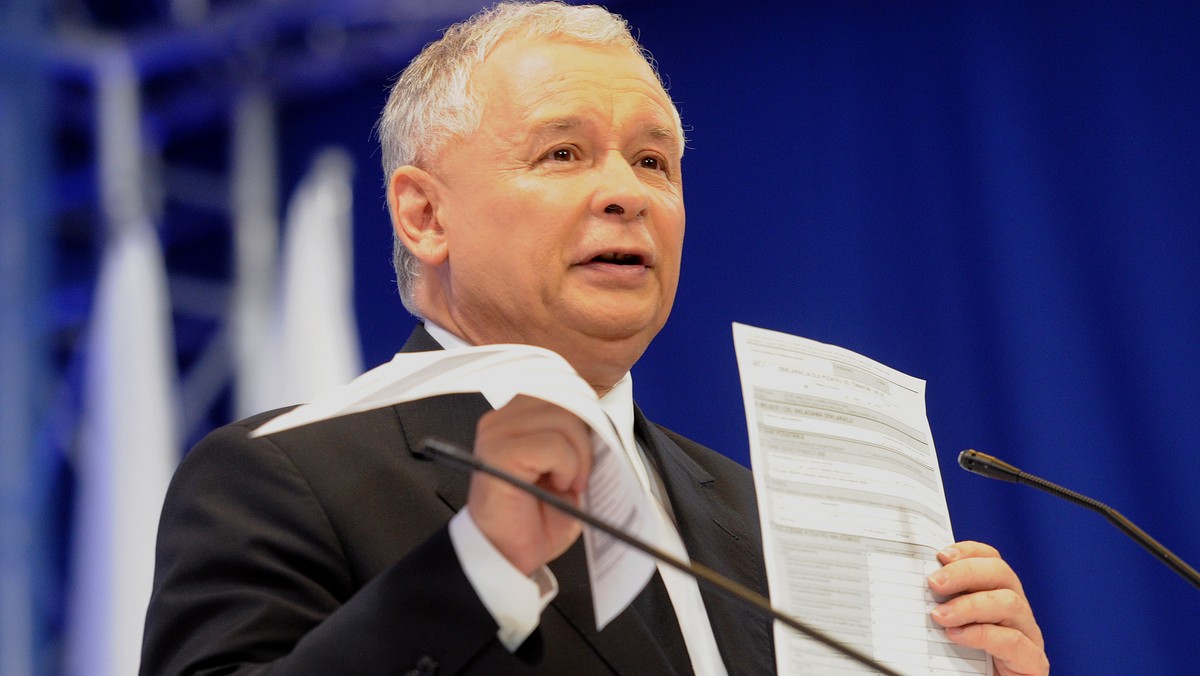 Prezes PiS Jarosław Kaczyński zaapelował dzisiaj do prezydenta Bronisława Komorowskiego o zawetowanie noweli ustawy o dostępie do informacji publicznej. Dodał, że jeśli prezydent tego nie zrobi, PiS skieruje nowelę do Trybunału Konstytucyjnego. - Liczę na to, że prezydent to zawetuje. Jeśli nie zawetuje, to skierujemy to do Trybunału Konstytucyjnego, ale najprostszym i najszybszym rozwiązaniem jest weto - powiedział prezes PiS.