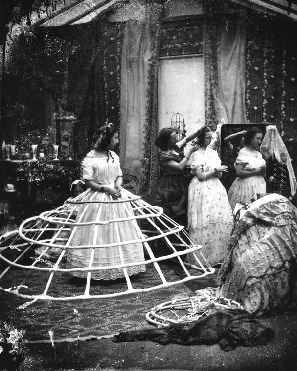 Stelaż, na który nakładano suknię - rok 1860