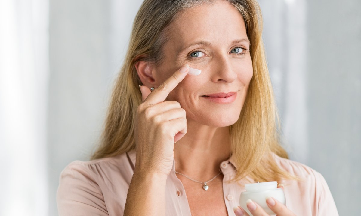 Ten krem z komórkami macierzystymi błyskawicznie spłyca zmarszczki i regeneruje skórę
