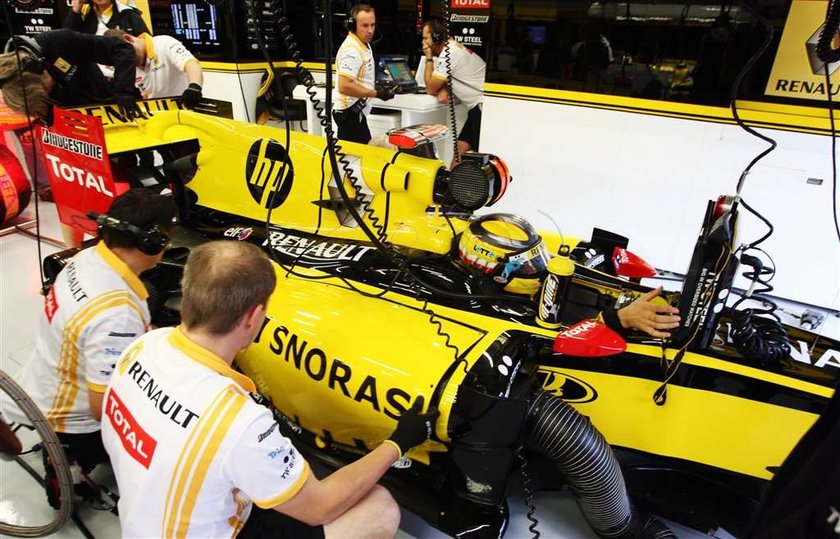 Robert Kubica nie dostanie już w tym sezonie lepszego bolidu od Renault