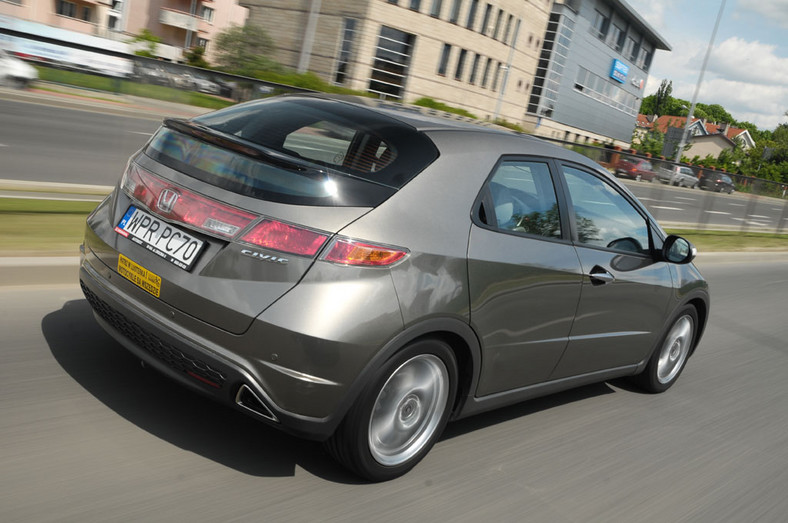 Przybysz z planety Ziemia - Honda Civic 1.8