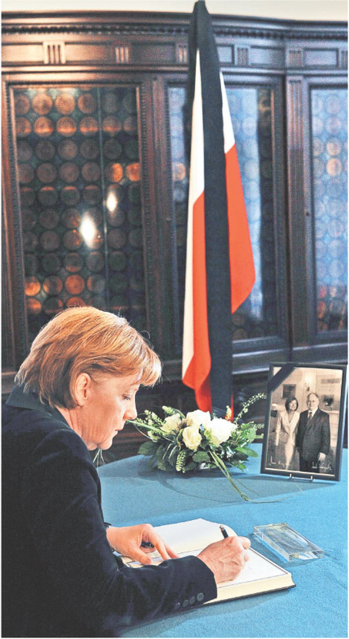 Angela Merkel w polskiej ambasadzie w Berlinie Fot. PAP/EPA