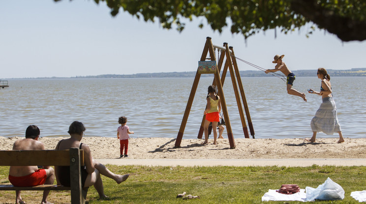 A folytonosan megújuló
Balaton kedvenc úti célja
lehet a hazai és külfüldi
turistáknak  /Fotó: MTI/ Varga György