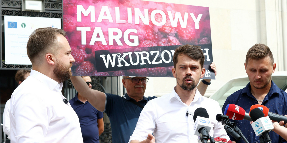 Polskę w tym roku czeka powtórka kryzysu malinowego z ubiegłego roku. Na zdjęciu Michał Kołodziejczak (dziś wiceminister rolnictwa) podczas protestu pod resortem w lipcu 2023 r.