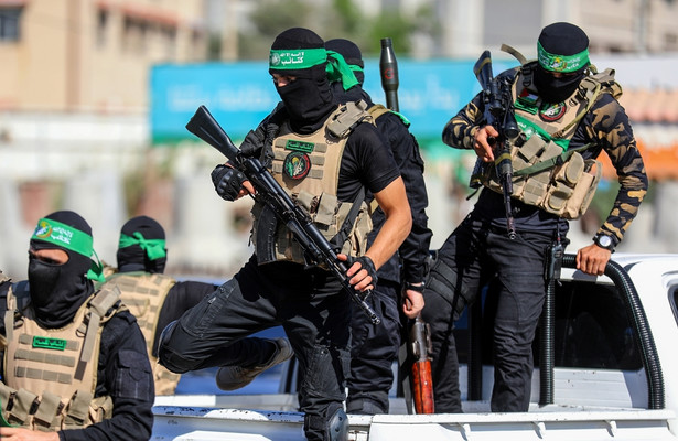 Zamaskowani członkowie Brygad Al-Kassam, wojskowego skrzydła Hamasu