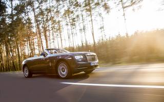 Rolls-Royce Dawn - cisza pod gołym niebem