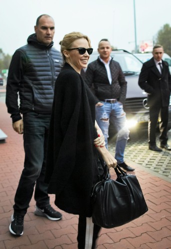 Kylie Minogue na łódzkim lotnisku