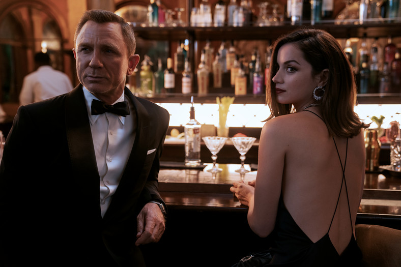 Daniel Craig i Ana de Armas w filmie "Nie czas umierać"