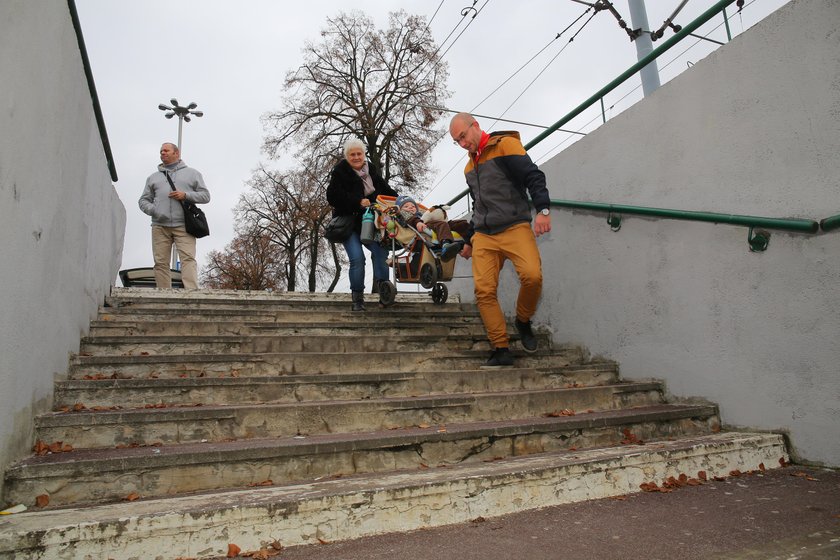 Schody przy przejsciu podziemnym