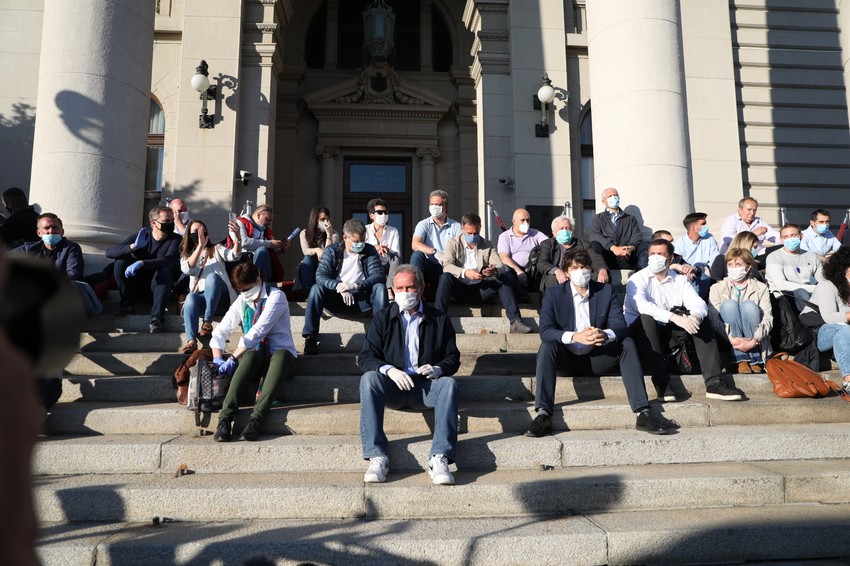 opozicija protest skupština