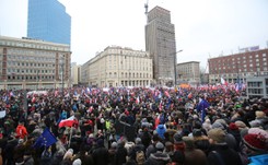 'Wolna Polska', 'Wolne media' i 'Precz z kaczyzmem'...  Demonstracje KOD w obronie mediów. ZDJĘCIA