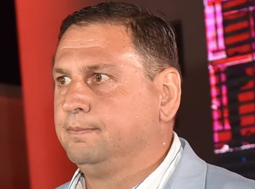 "PEDOFILU, TVOJE SRAMOTE NEMA NIGDE, podržavao si ćerku u svim JEB...NAMA!" Taki ušao u Elitu, pa nadrljao!