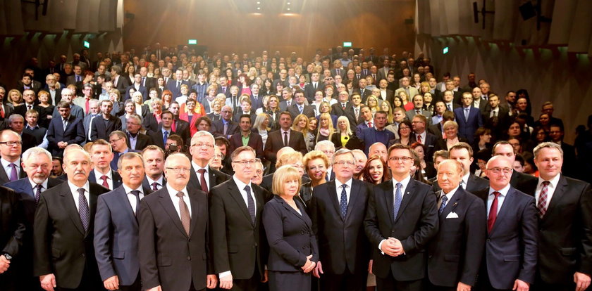 Prezydenci miast wspierają Komorowskiego na koszt obywateli