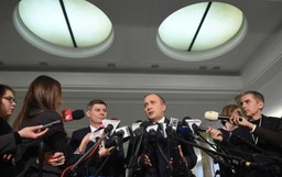 Schetyna użył "broni najcięższego kalibru". Terlecki: To kompromitacja