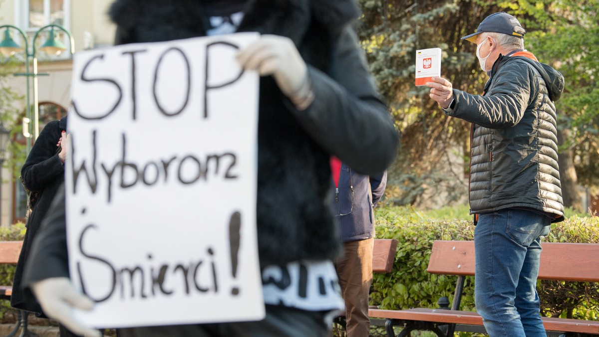 Kary za udział w protestach. Sanepid i komornicy w akcji