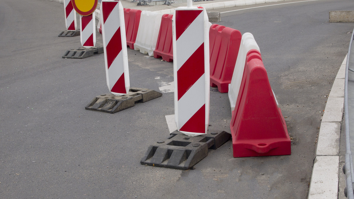 W poniedziałek rusza wymiana płyt torowych na ul. Grzegórzeckiej. W czasie prowadzenia prac, a więc do 13 sierpnia, ul. Grzegórzecka będzie zamknięta dla samochodów i autobusów komunikacji miejskiej. Wytyczone zostaną objazdy.