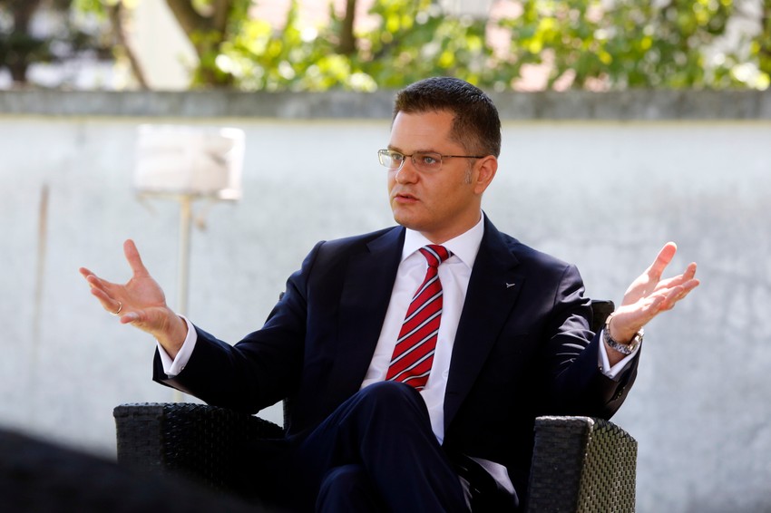 "Iz Narodne stranke će biti isključen svako koji bude nastupio u bilo kojoj formi na Vučićevim lažnim izborima", rekao je Jeremić