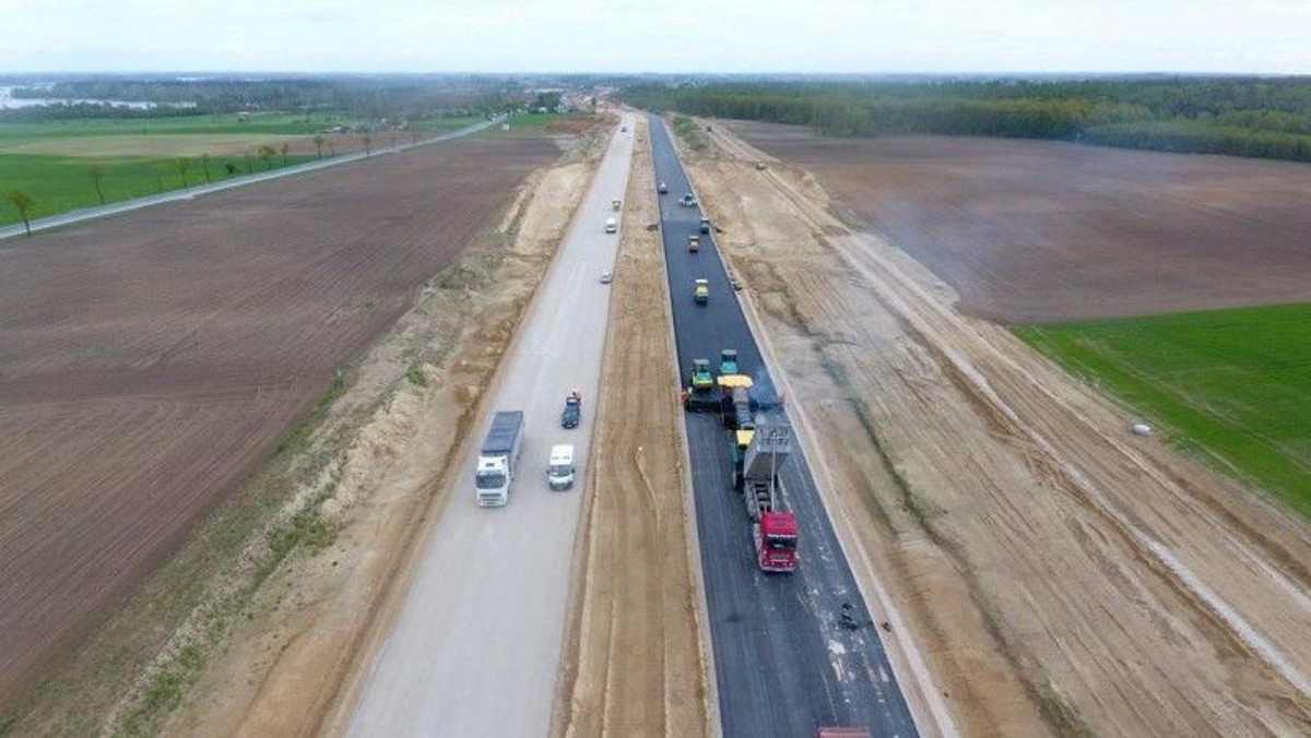 Nie wiadomo, kiedy zakończy się budowa kujawsko-pomorskiego odcinka drogi S5. Po serii kuriozalnych problemów pojawił się następny: jeden z wykonawców domaga się 766 mln zł więcej, niż kwota, na jaką podpisał umowę.