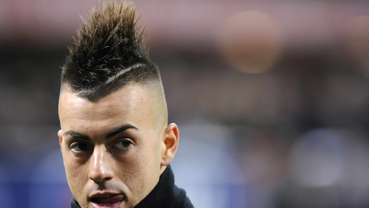 Stephan El Shaarawy może nie wystąpić w środowym meczu Ligi Mistrzów przeciwko Barcelonie. Napastnik Milanu wciąż nie wrócił do pełni sił po kontuzji spowodowanej obrzękiem stawu kolanowego.