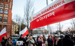 Krucjata różańcowa pod CSW w Toruniu. 'Abramović jest satanistką, my bronimy krzyża'