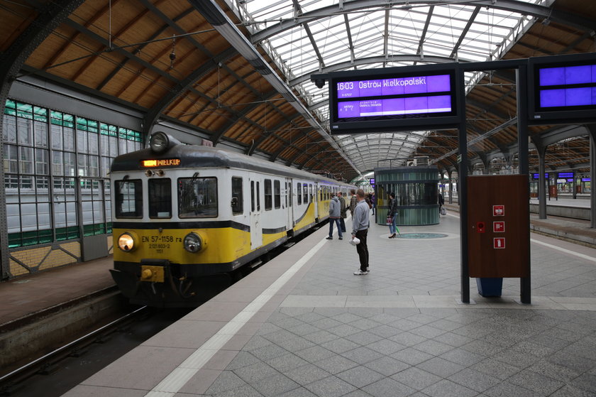 Pociąg na Dworcu Głównym we Wrocławiu