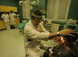 Polacy wracają z Wysp... do lekarza