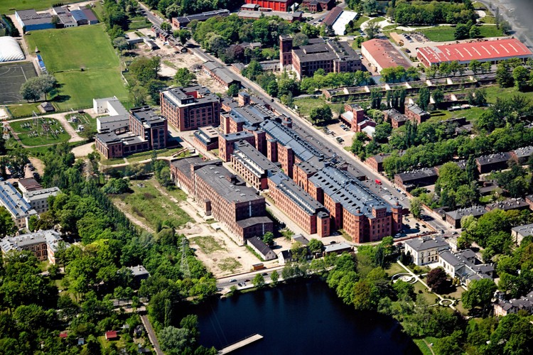 Lofty u Scheiblera przy ulicy Tymienieckiego. Osiedle Księży Młyn, kompleks fabryczny Scheiblera.