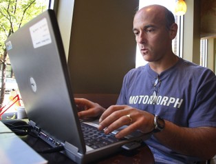 E-commerce: mężczyźni chętniej niż kobiety kupują przez internet