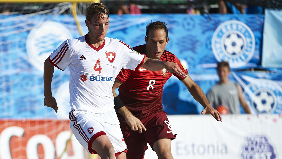 W Estonii trwa Superfinał Europejskiej Ligi Beach Soccera. Osiem najlepszych zespołów fazy grupowej zostało podzielonych na dwie grupy. Zwycięzcy zmierzą się ze sobą w walce o tytuł najlepszej drużyny Europy. Rywalizację w grupach wygrały zespoły Ukrainy i Portugalii.