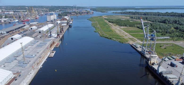 Skandal w Szczecinie. Kompletnie pijany kapitan statku próbował wypłynąć z portu