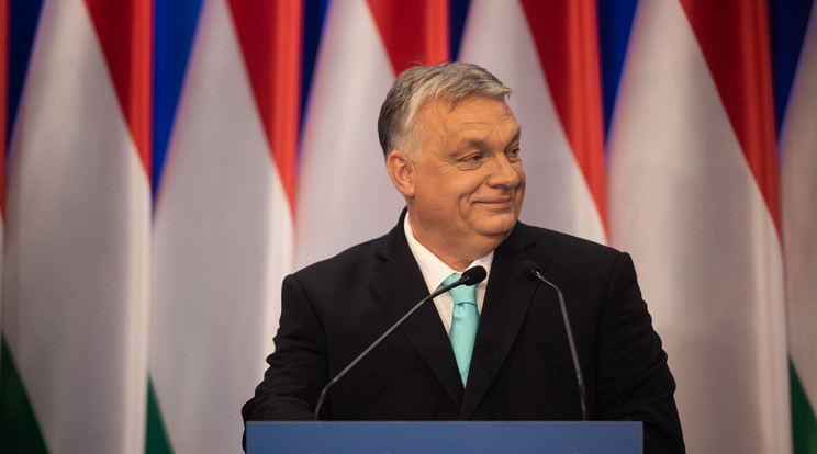 Meleg öleléssel köszöntötte édesanyját Orbán Viktor / Fotó: Zsolnai Péter