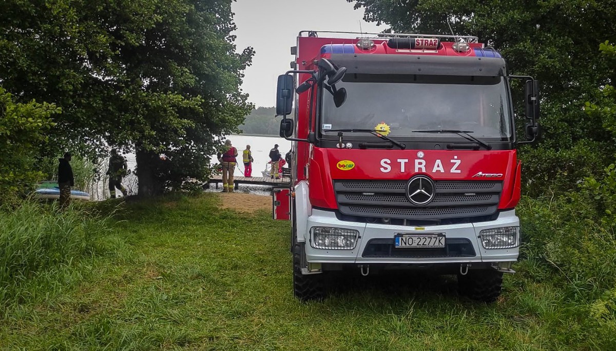 poszukiwania zaginionych nastolatków na jeziorze małszewskim