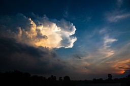 pogoda szaleje. w wielkanoc upały, burze i ogromne ochłodzenie. ostrzeżenie imgw