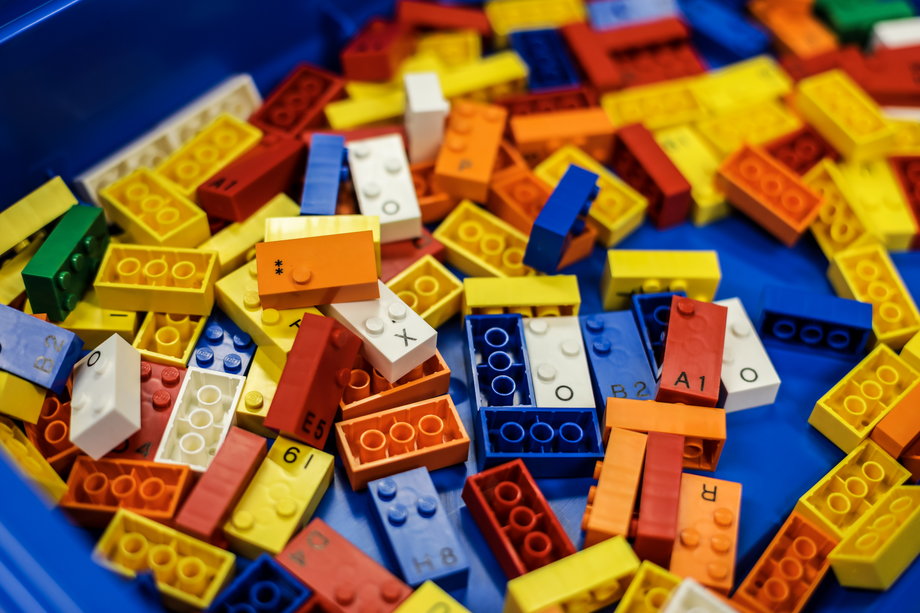Lego Braille Bricks to około 250 klocków w każdym zestawie
