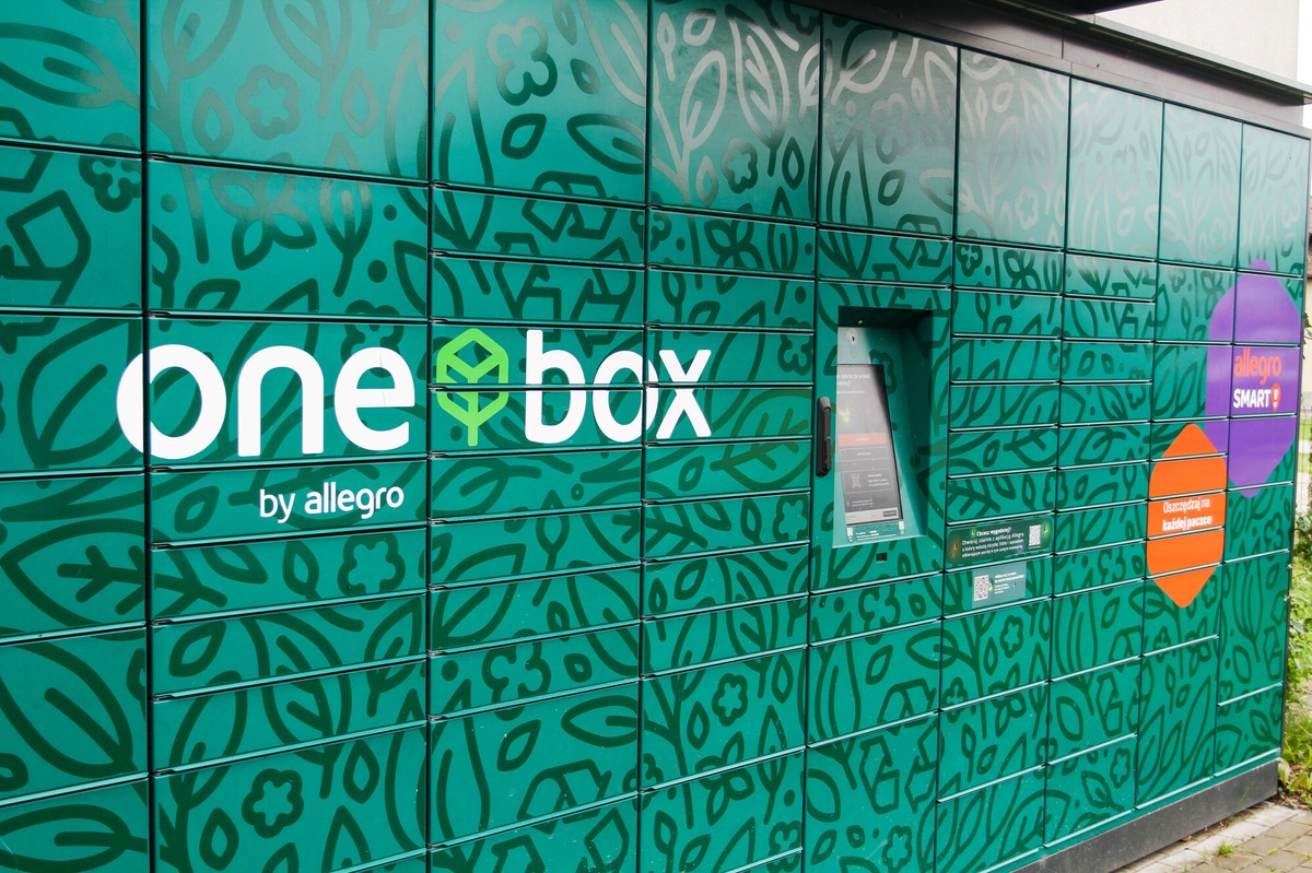 Tylko 13 proc. kupujących korzysta z AI. Jest badanie