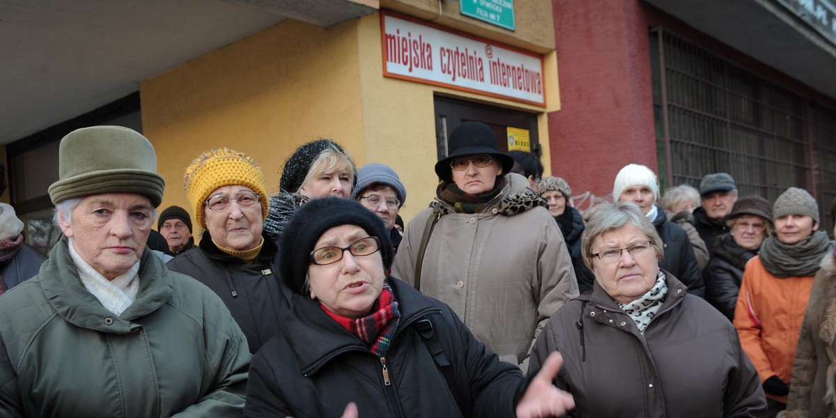 Protest w sprawie likwidacji biblioteki