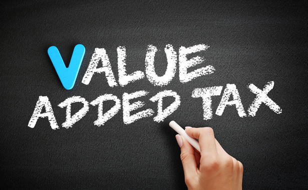 Czy przeniesienie praw z umowy dzierżawy nieruchomości do spółki z o.o. podlega opodatkowaniu VAT?