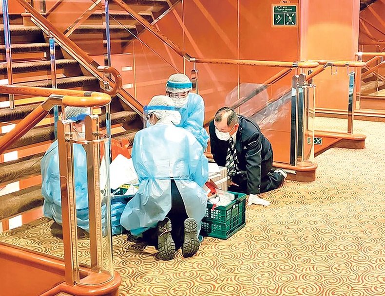 Prema rečima Srba zaposlenih na kruzeru, svih 20 zaraženih je van broda