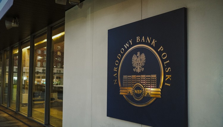 Prokurator w asyście policji wkroczył do NBP. Zarekwirował tajne dokumenty
