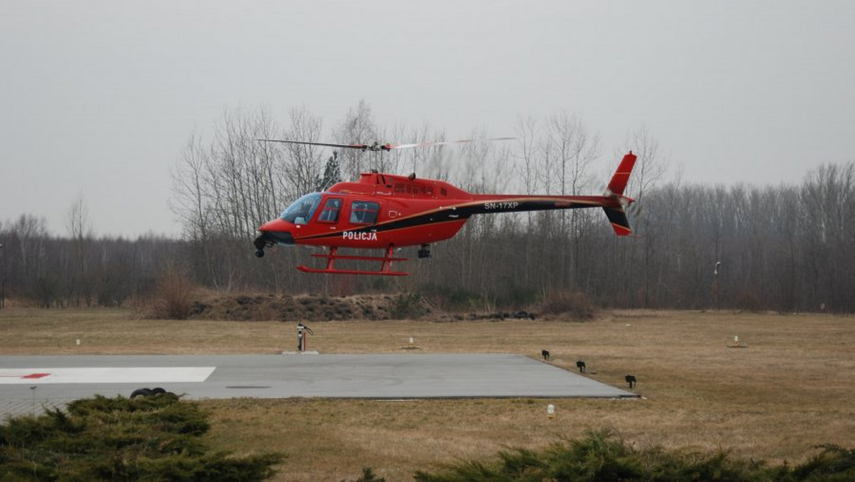 Dwa wielozadaniowe helikoptery chce kupić Komenda Główna Policji. Według nieoficjalnych informacji, negocjacje są prowadzone w trybie z wolnej ręki z amerykańską firmą Sikorsky należącą do koncernu Lockheed Martin - pisze dziś "Nasz Dziennik".