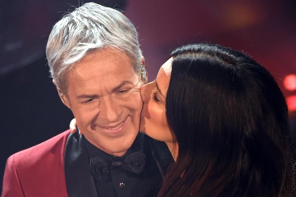 Muzička diva 8 godina bila LJUBAVNICA OŽENJENOM ČOVEKU S TROJE DECE, a kad je sama poželela DETE krenuo je novi PAKAO: Sinoć je otvorila Olimpijske igre i PODSETILA NAS NA SVE