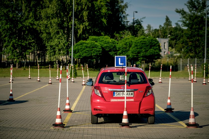 68 letnia kobieta smiertelnie potracila egzaminatora podczas egzaminu na prawo jazdy