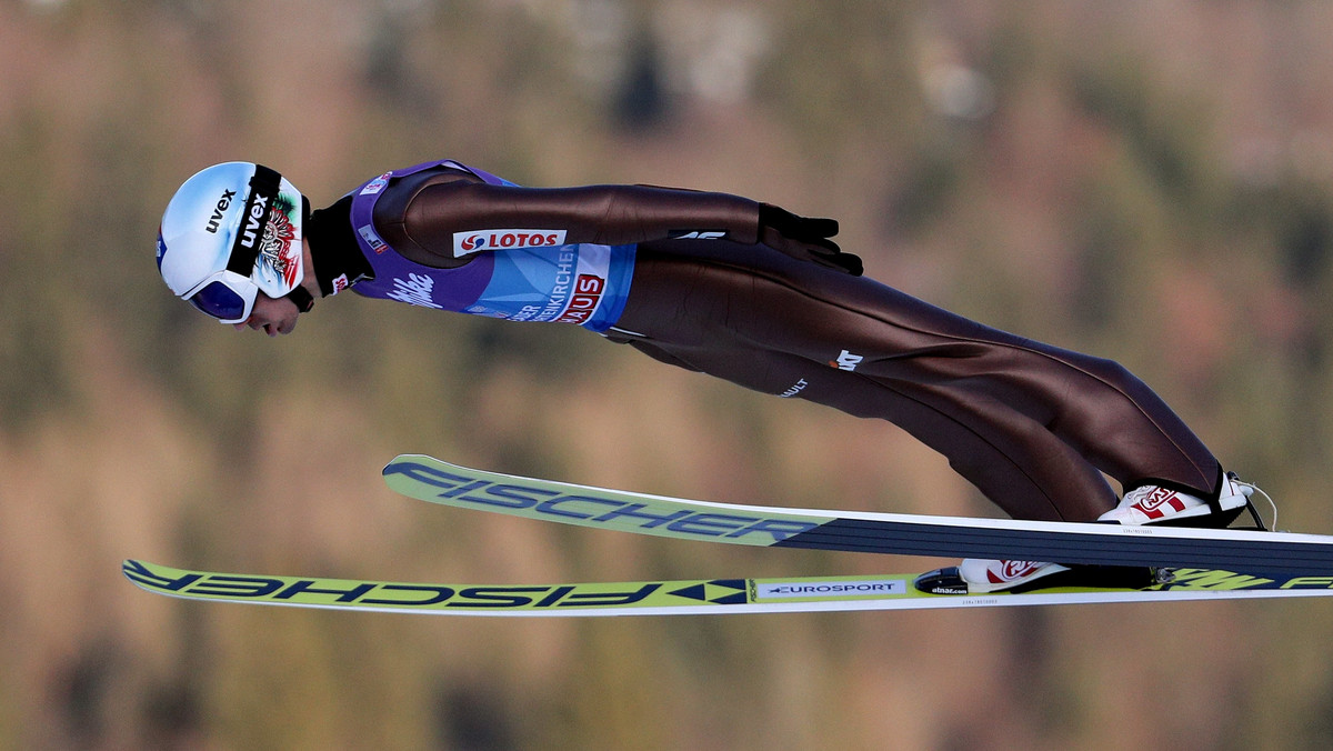 Ponad 5 mln widzów obejrzało finałową serię zawodów w skokach narciarskich w Oberstdorfie, pierwszej odsłonie Turnieju Czterech Skoczni. Na podium stanęli Kamil Stoch i Dawid Kubacki, a w piątce najlepszych znalazł się Stefan Hula. TVP1 z udziałami dziennymi prawie 14 proc. została 30 grudnia liderem spośród wszystkich stacji.