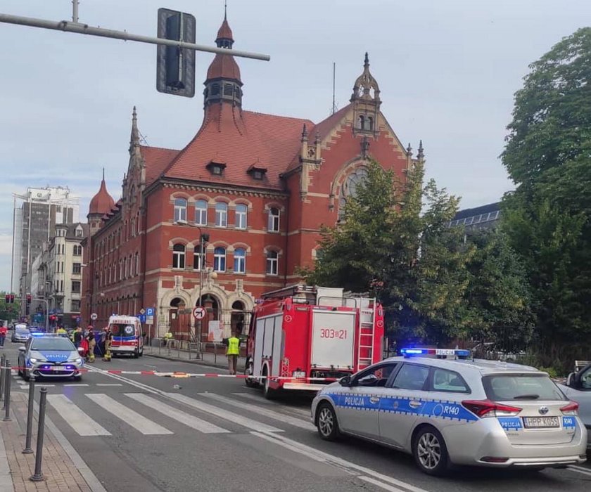 Policja zabezpiecza ślady na ul. Mickiewicza w Katowicach