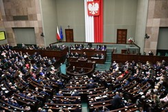 Opozycja kontra PiS. Jak wyglądałby podział mandatów? Najnowszy SONDAŻ
