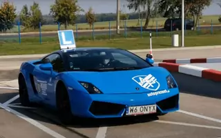 Jak zdać egzamin na prawo jazdy? Najlepiej w Lamborghini!