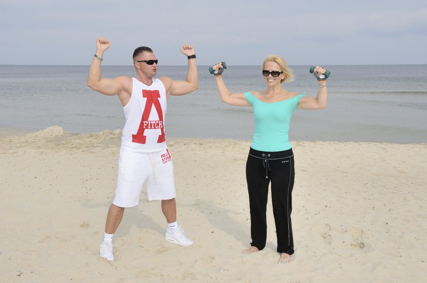 Anna Jurksztowicz i Nicolas Prusinski na plaży