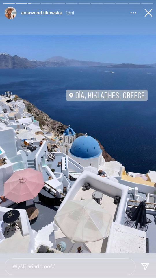 Anna Wendzikowska na wakacjach w Grecji: jednym z najbardziej charakterystycznych miejsc na Santorini jest uwielbiana przez gwiazdy miejscowość Oia.